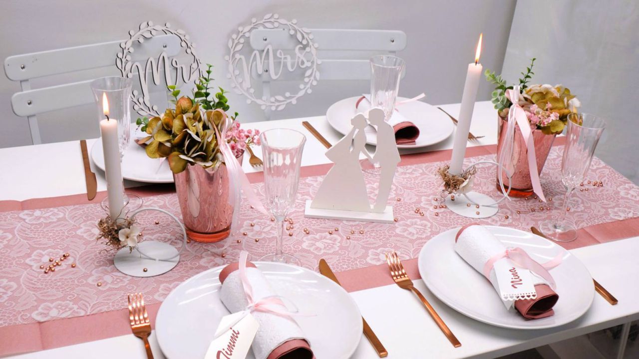 Tischdekoration für eine unvergessliche Hochzeitsfeier