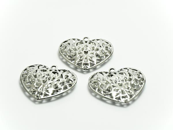 Herzform 24er-Set Dekoherzen aus Metall silber glänzend 3 cm Herzen 