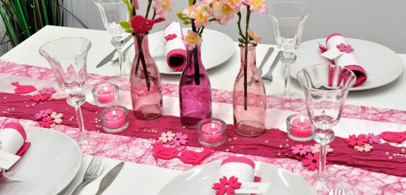 Tischdekoration in Pink und Fuchsia