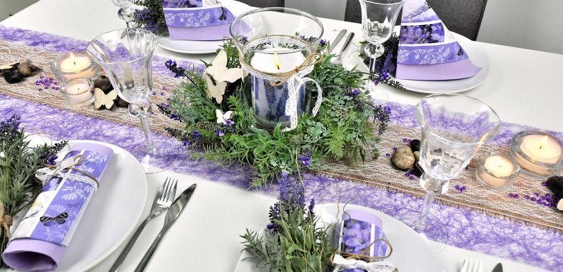 Tischdekoration mit Lavendelkranz