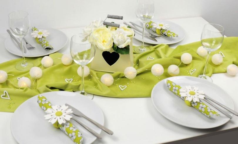 Tischdekoration zum Muttertag Grüne Samtwiese