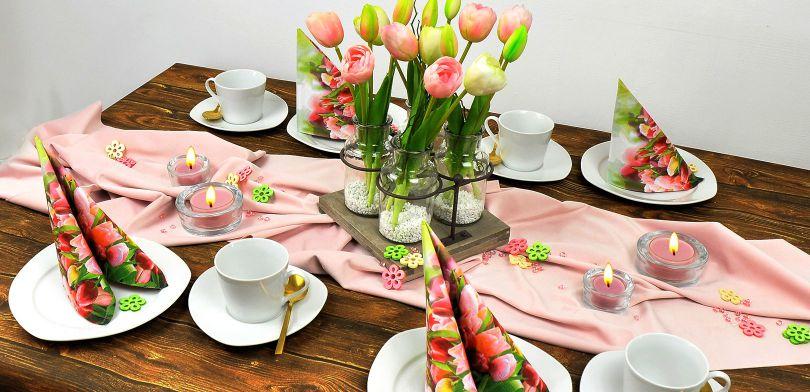 Frühlingshafte Tischdekoration Tulpen auf Hellrosa Softsamt - Frühstück schön dekorieren