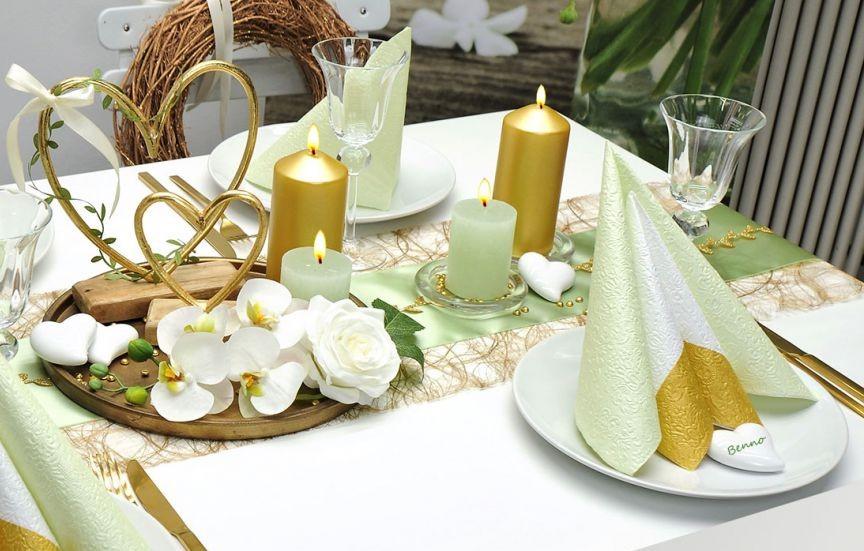 Tischdekoration in Gold und Hellgrün
