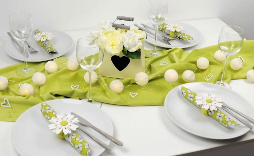 Tischdekoration zum Muttertag Grüne Samtwiese