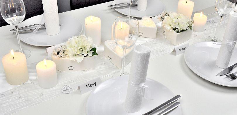 Tischdekoration Ganz in Weiß zur Hochzeit