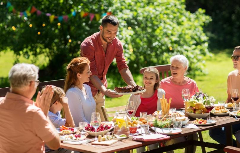 Gartenparty-Familienfeier - Tischdeko für das Sommerfest zuhause