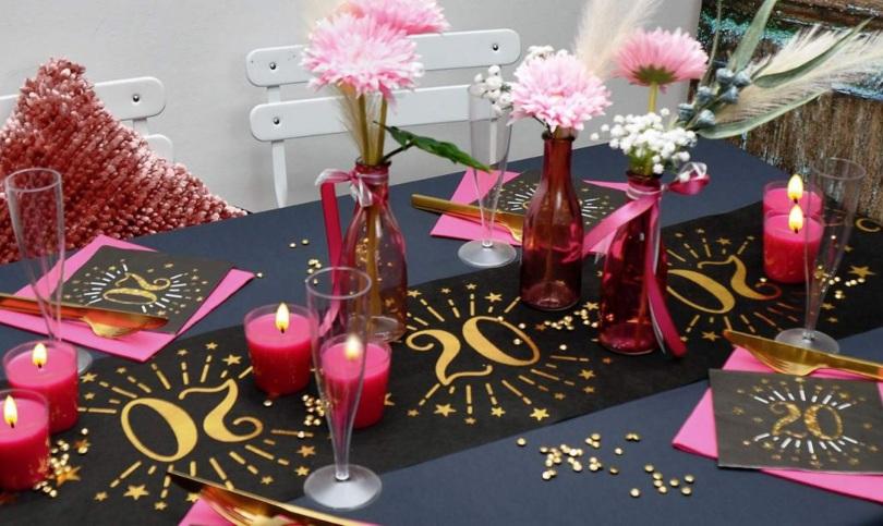 Tischdekoration zum 20. Geburtstag in Schwarz mit Pink