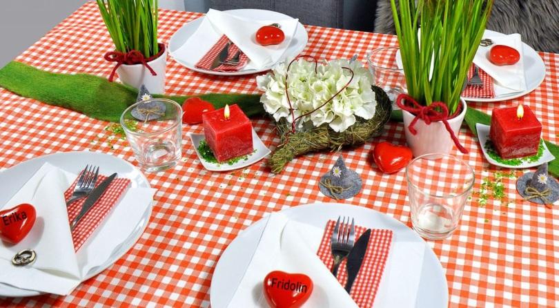 Bayerische Tischdekoration in Rot und Weiß