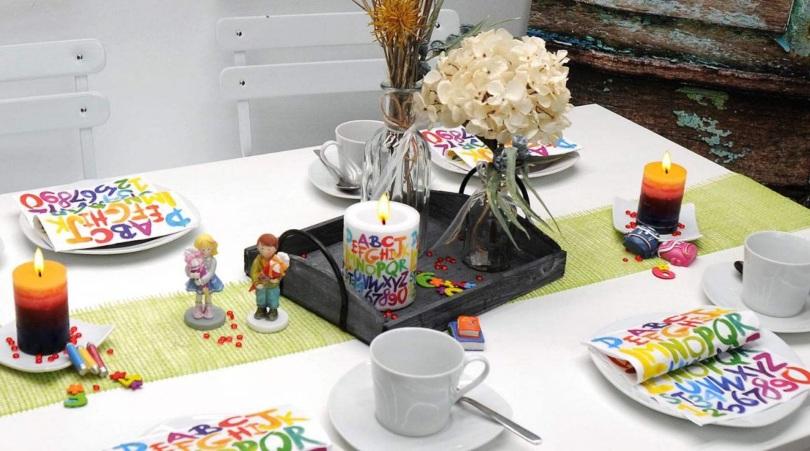 Tischdekoration zur Einschulung mit grünem Jute-Tischband - Schulanfangsfeier-Ideen