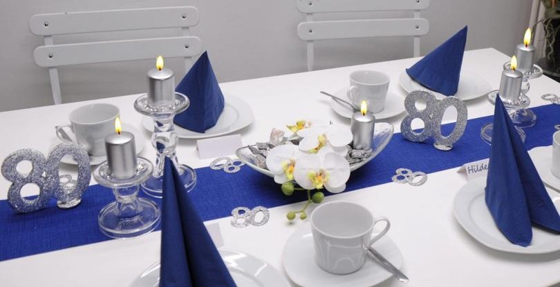 Tischdekoration zum 80. Geburtstag in Blau und Silber