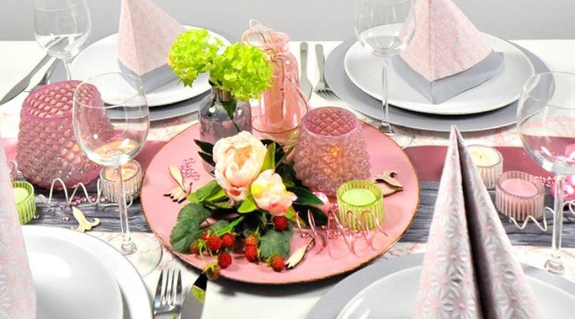 Tischdekoration in Rosa und Grau im Vintage-Look für den Frühling - Frühlingsfarben für die Tischdeko
